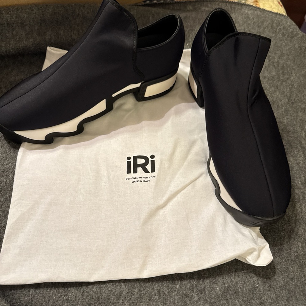 iRi Women's Black Slip-On Athletic Sneakers with White Contrast Sole